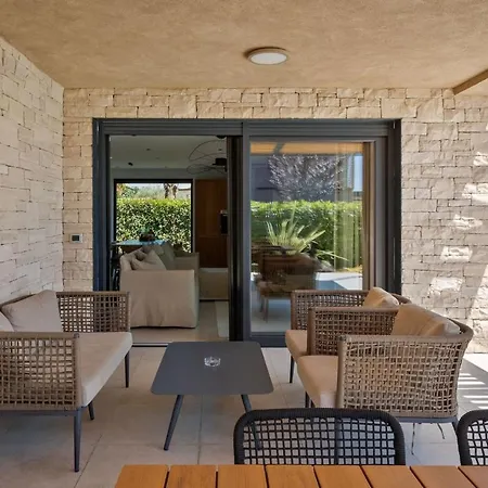 Villa Modern Vallis With Pool And Jacuzzi In Porec