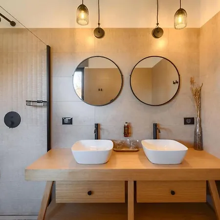 Modern Vallis With Pool And Jacuzzi In * Porec