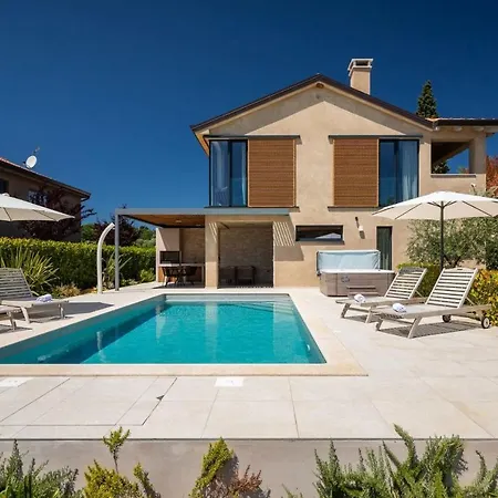 Modern Vallis With Pool And Jacuzzi In Villa Porec