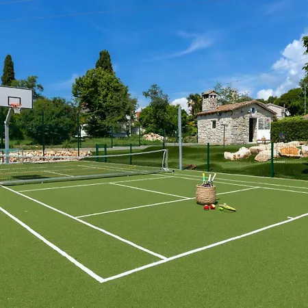Modern Vallis With Pool And Jacuzzi In Villa Porec